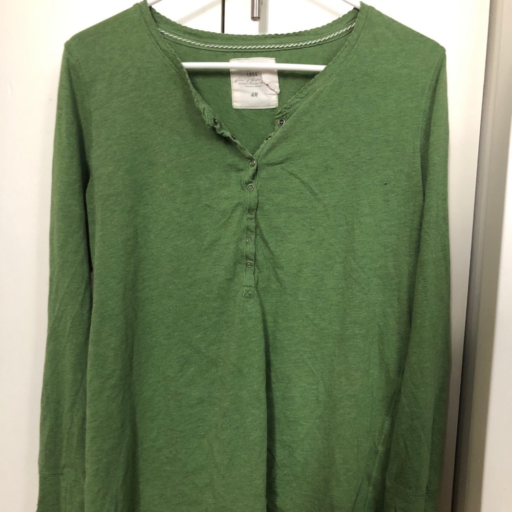 Women’s green long sleeve shirt